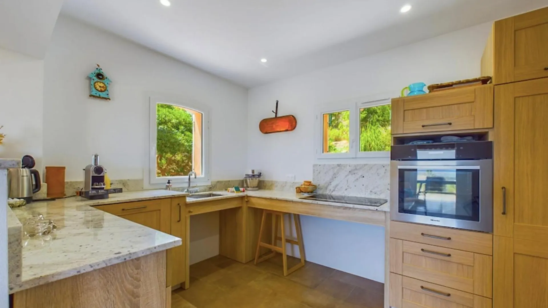 別荘 Spacious And Secure Villa With View ロクブリューヌ・シュル・アルジャン フランス