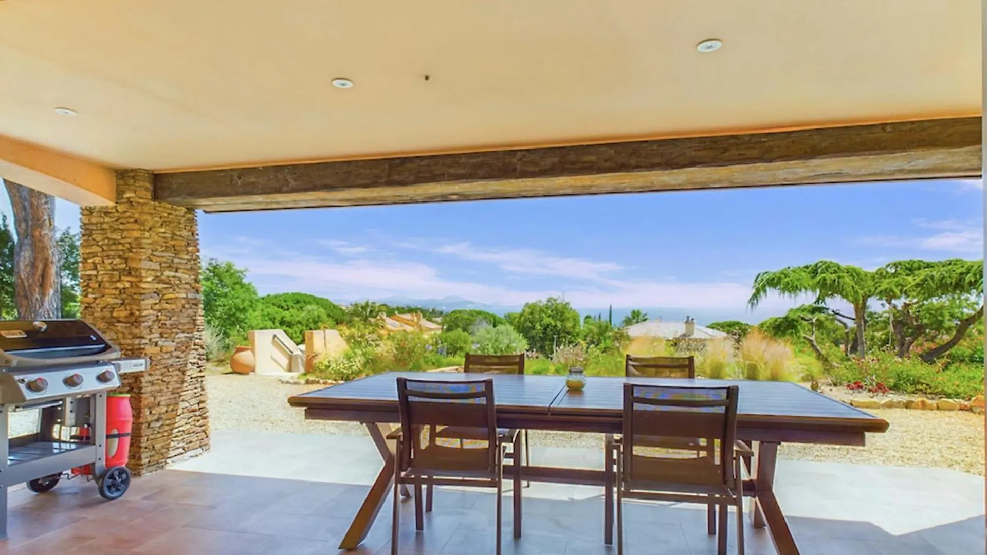 別荘 Spacious And Secure Villa With View ロクブリューヌ・シュル・アルジャン