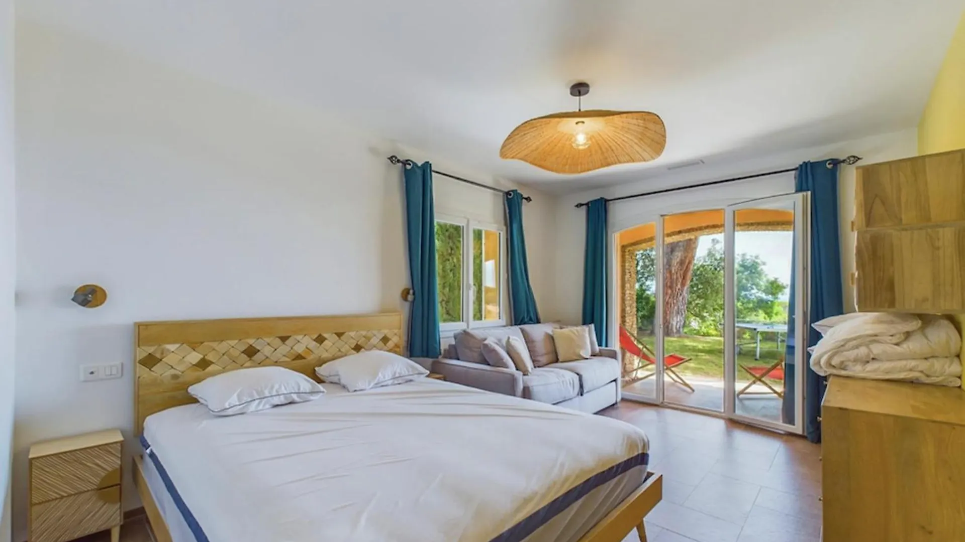 Spacious And Secure Villa With View ロクブリューヌ・シュル・アルジャン 別荘