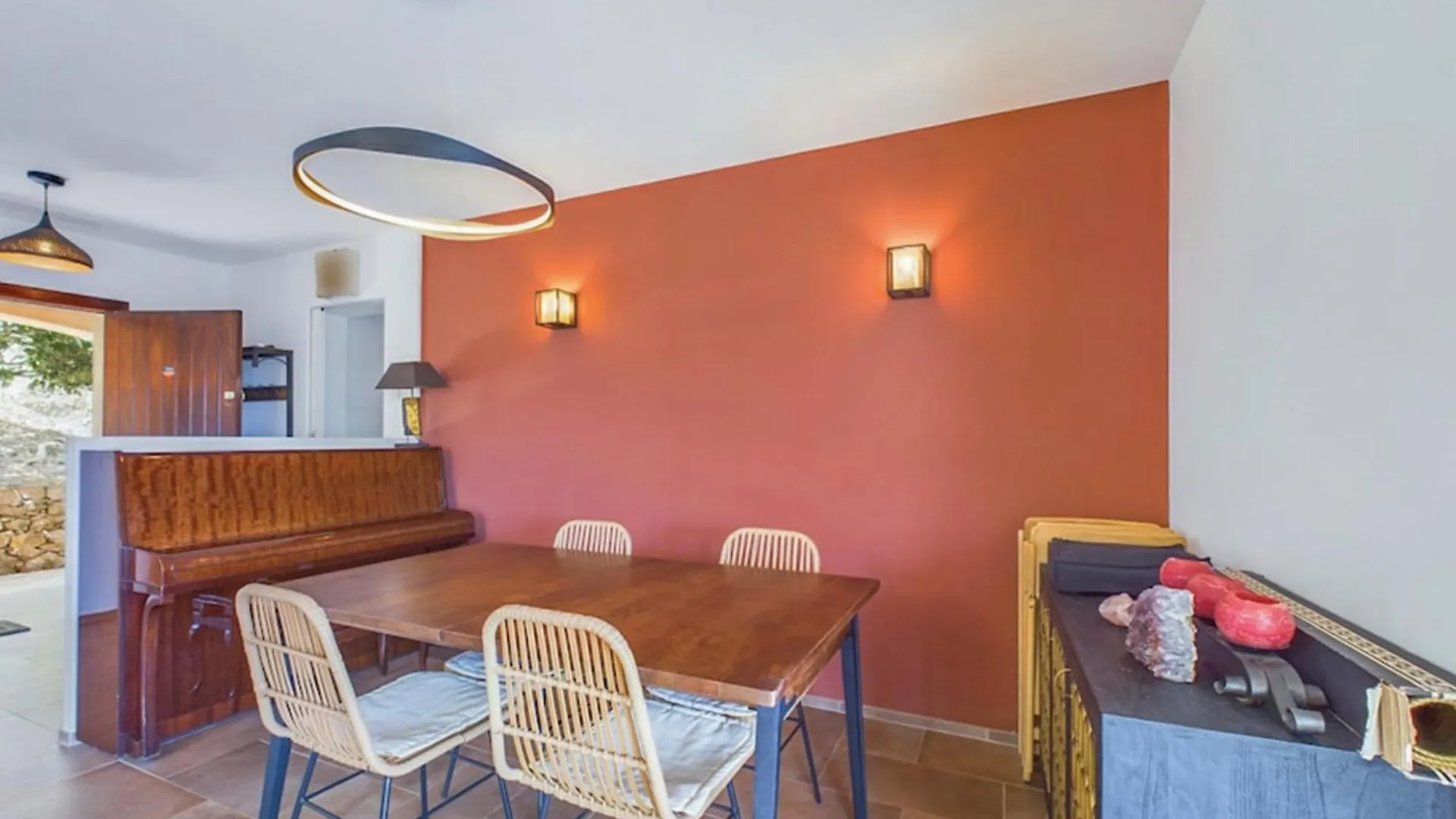 別荘 Spacious And Secure Villa With View ロクブリューヌ・シュル・アルジャン