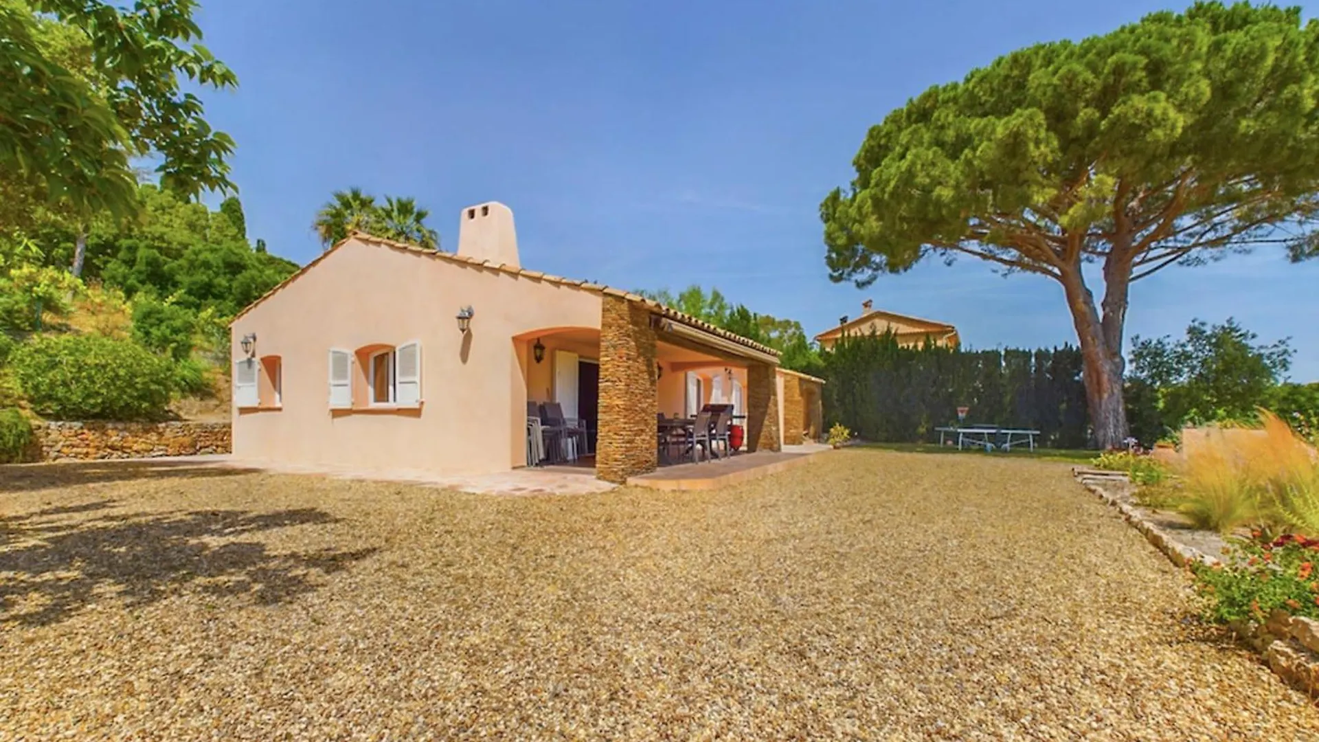 Spacious And Secure Villa With View ロクブリューヌ・シュル・アルジャン フランス