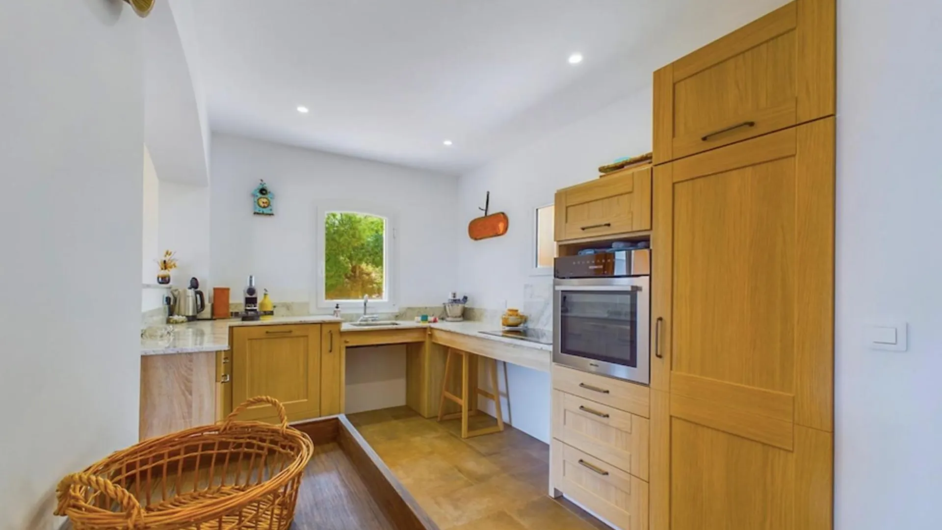 別荘 Spacious And Secure Villa With View ロクブリューヌ・シュル・アルジャン