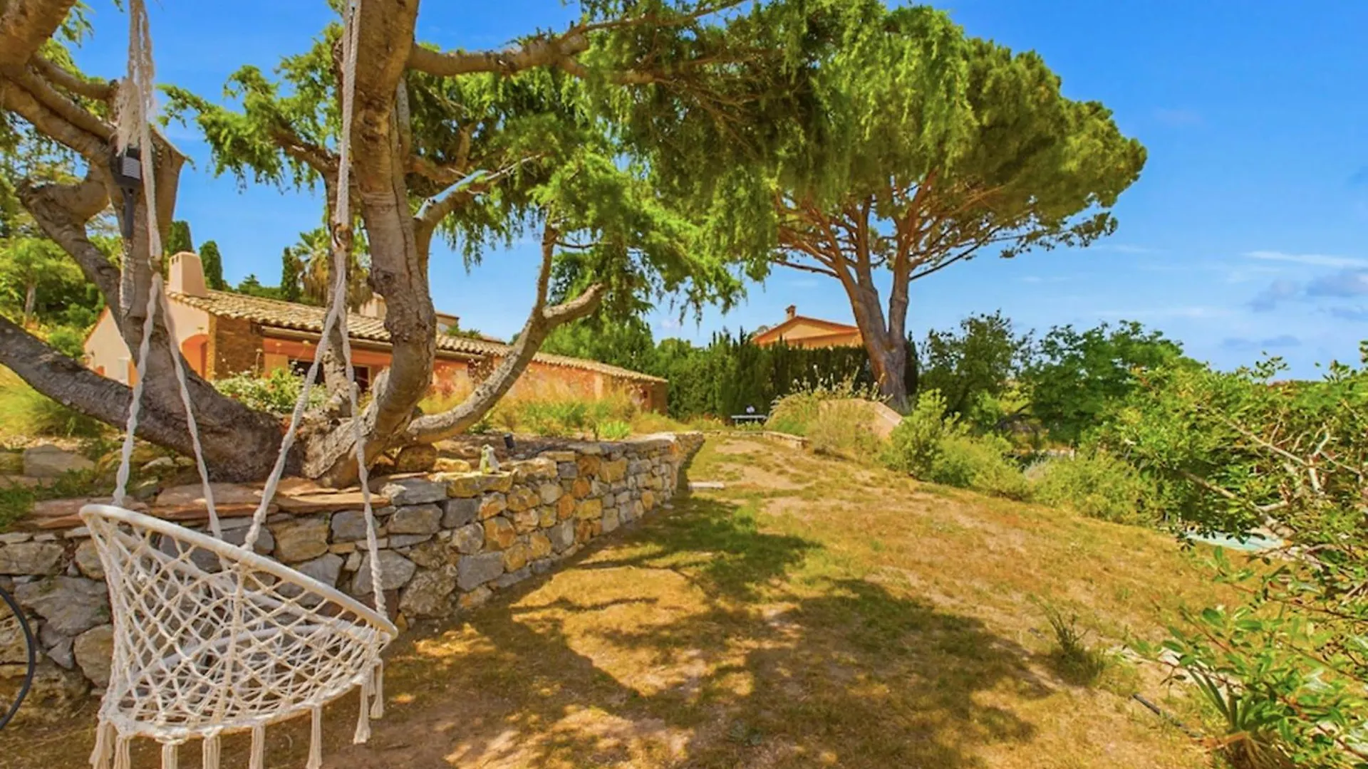 Spacious And Secure Villa With View ロクブリューヌ・シュル・アルジャン